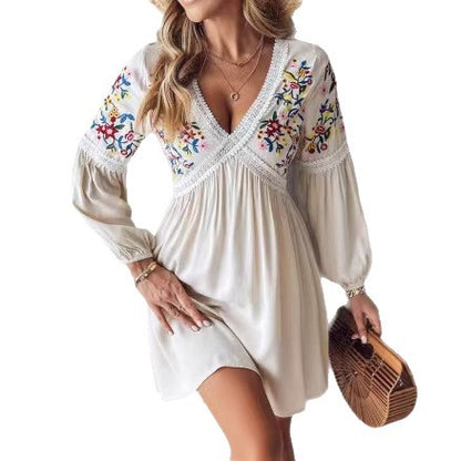Robe d'été aérienne pour femmes avec décolleté en V brodé et manches longues Chic und Stil