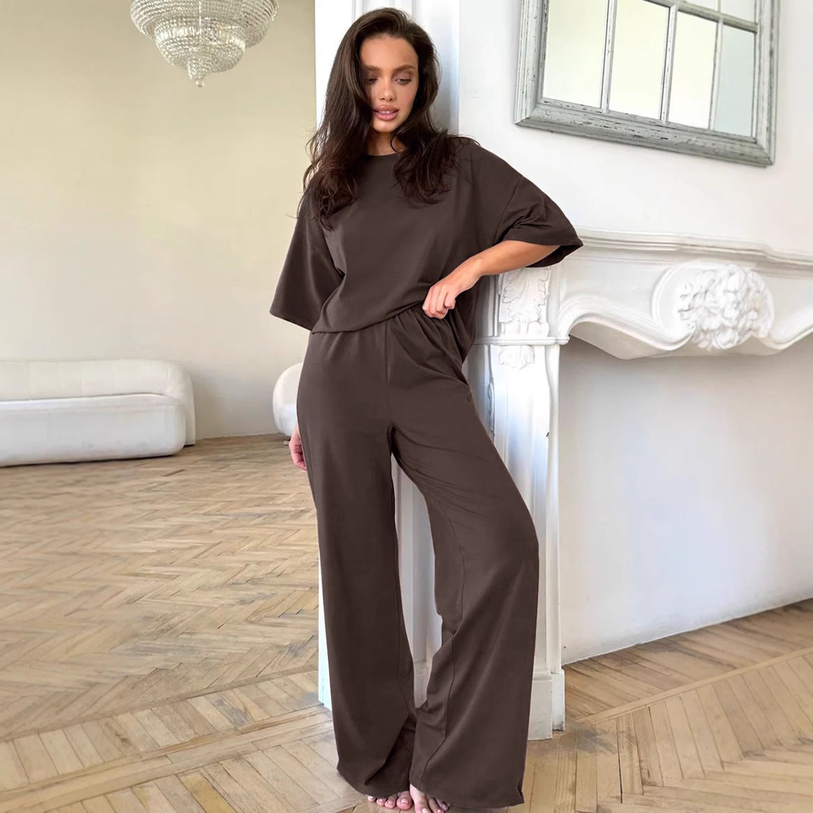 Urban lounge set for women with knotted top and wide pants Chic und Stil