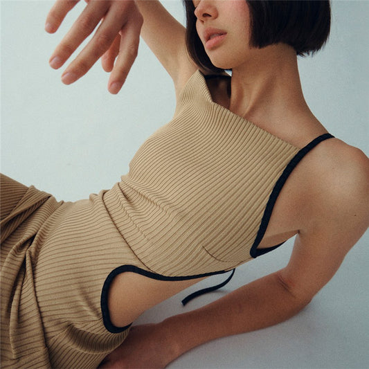 Robe maxi lente pour femmes avec de fines bretelles spaghetti et des détails contrastés Chic und Stil