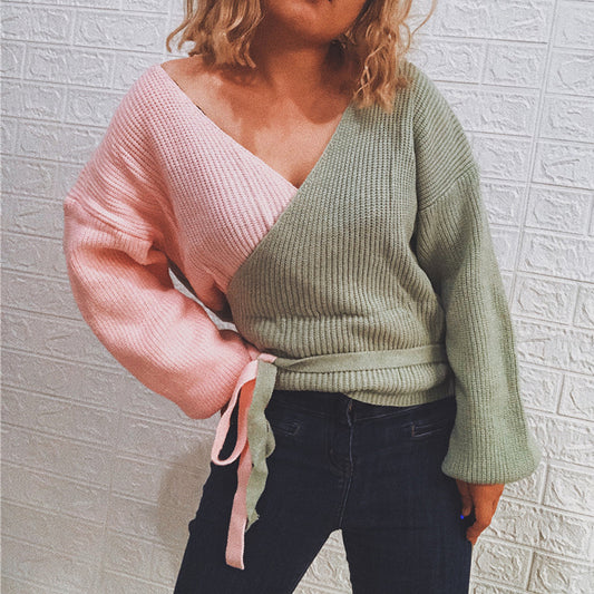 Pull-over enveloppant pour femmes avec un élégant design côtelé et des liens à la mode Chic und Stil