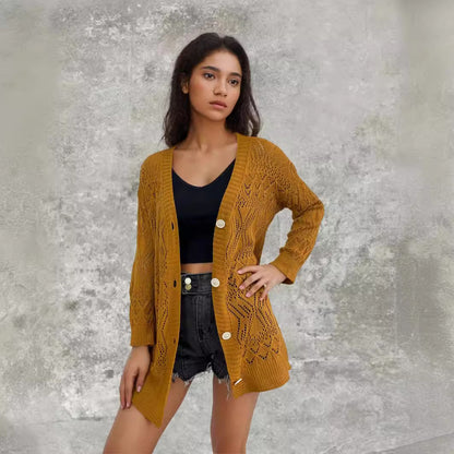 Cardigan en tricot pour femmes avec des motifs aérés et des détails de boutons Chic und Stil