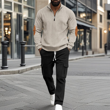 Costume de loisir masculin à la mode avec des hauts structurés et des pantalons cargo pratiques Chic und Stil
