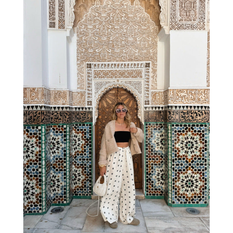 Casual flared pants for women with trendy print Chic und Stil