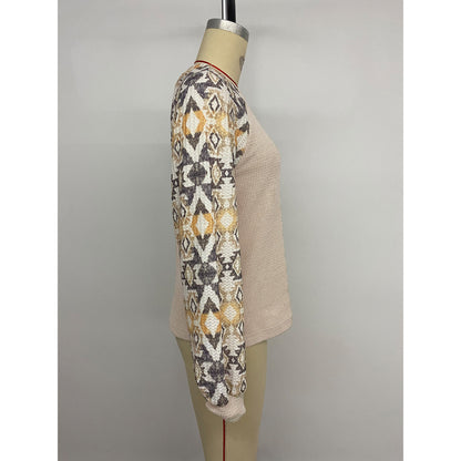 Pull en tricot pour femmes avec des manches raglan modernes et un motif floral Chic und Stil
