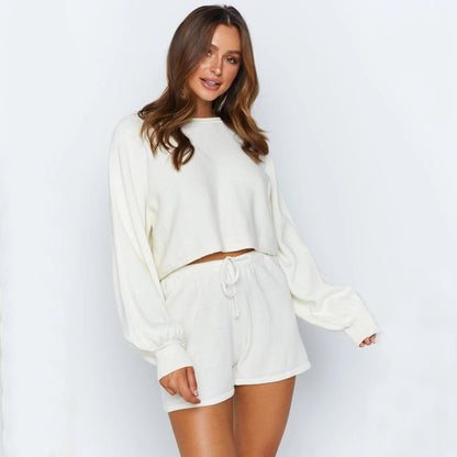 Femmes Ensemble de détente à la mode avec haut ample et shorts Chic und Stil