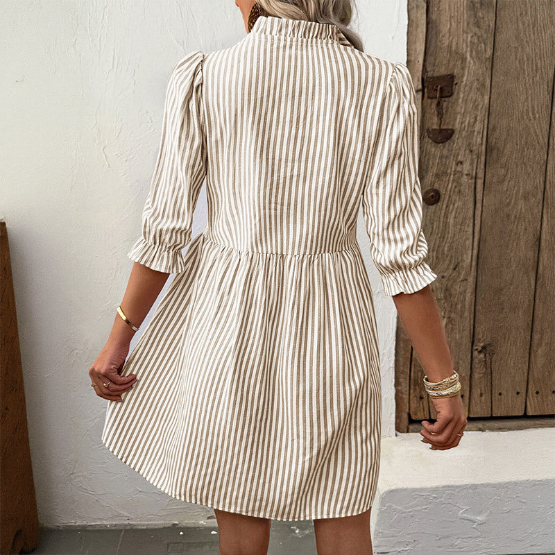 Robe Mini Boutonnée à Volants Rayée pour Femmes Chic und Stil