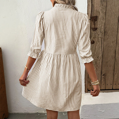 Robe Mini Boutonnée à Volants Rayée pour Femmes Chic und Stil