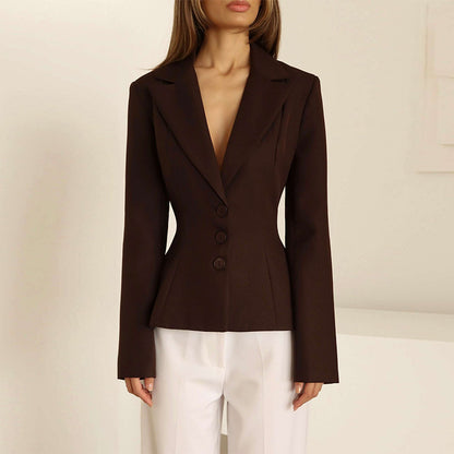 Blazer cintré pour femmes avec un élégant revers Chic und Stil