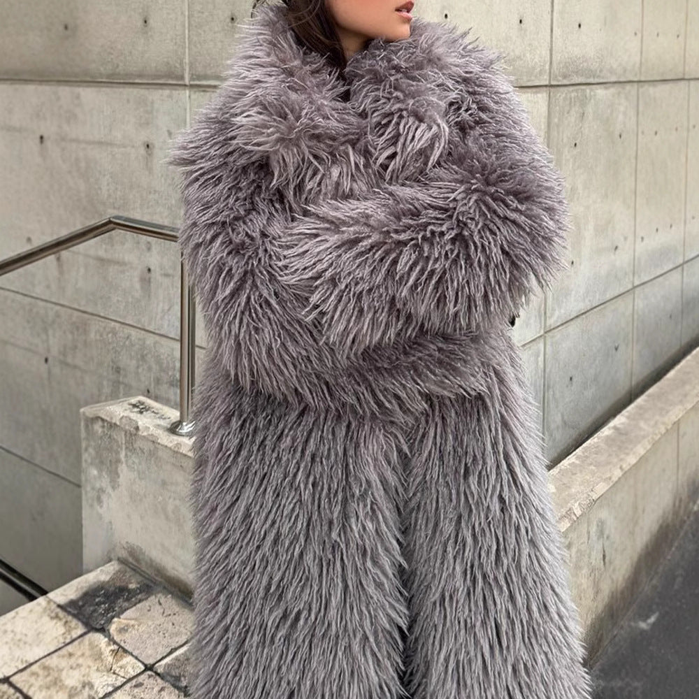 Long faux fur coat for women with a soft texture and an oversized fit Chic and Style