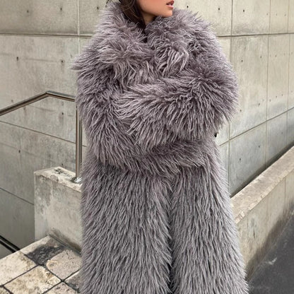 Long faux fur coat for women with a soft texture and an oversized fit Chic and Style