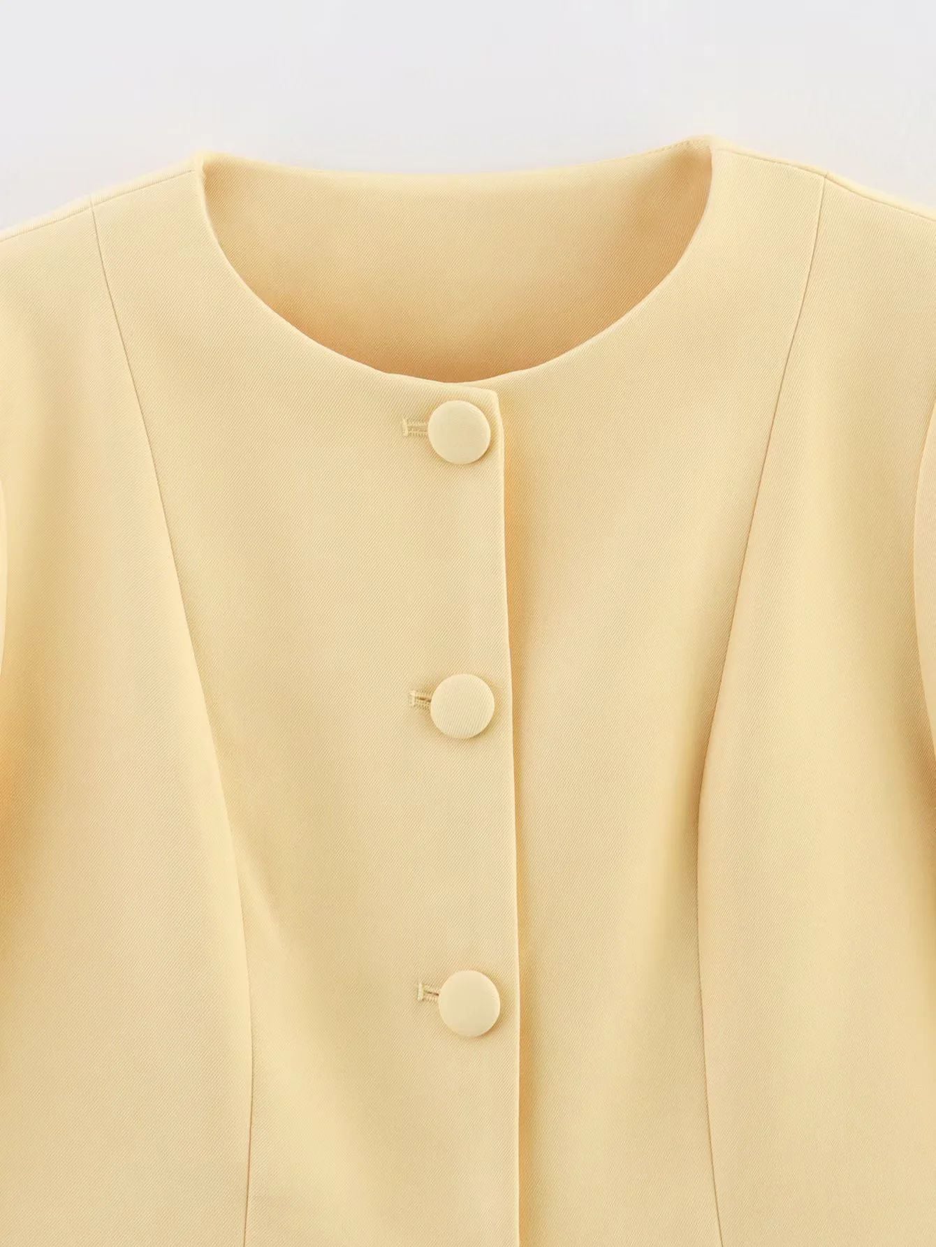 Ladies Elegant Blazer Jacket with Fine Button Details and Practical Pockets Chic and Style