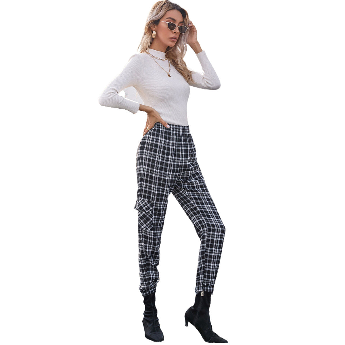 Pantalons à carreaux décontractés pour femmes avec taille élastique et poches latérales pratiques Chic & Stil