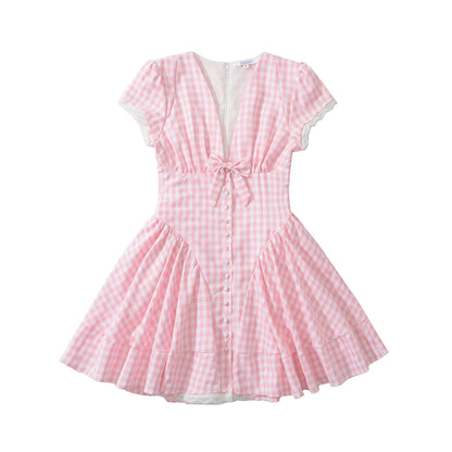 Robe à carreaux pour femmes avec une ceinture de taille ludique et des détails froncés Chic und Stil
