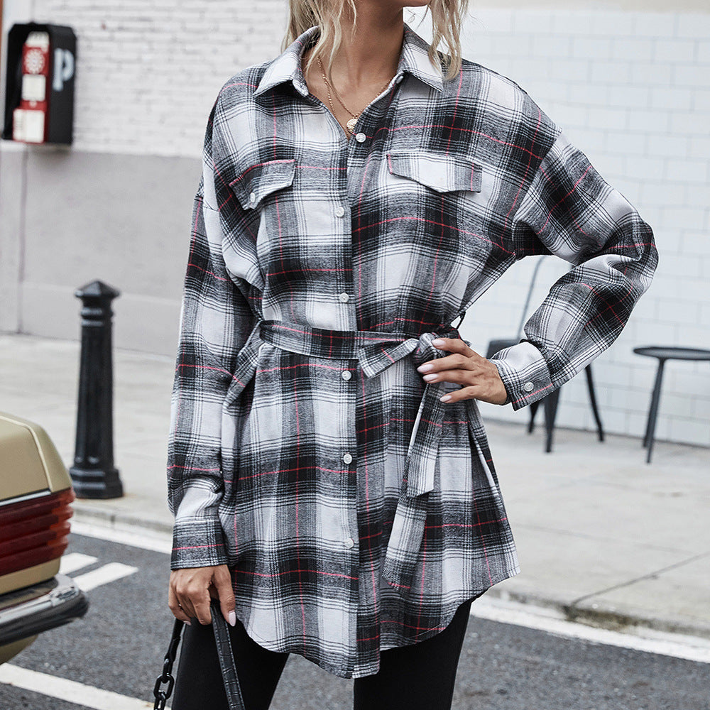 Robe chemise à carreaux pour femmes avec ceinture ajustable et boutonnière Chic und Stil