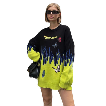 Pull en gros tricot pour femmes avec un design unique de flammes et de papillons Chic und Stil