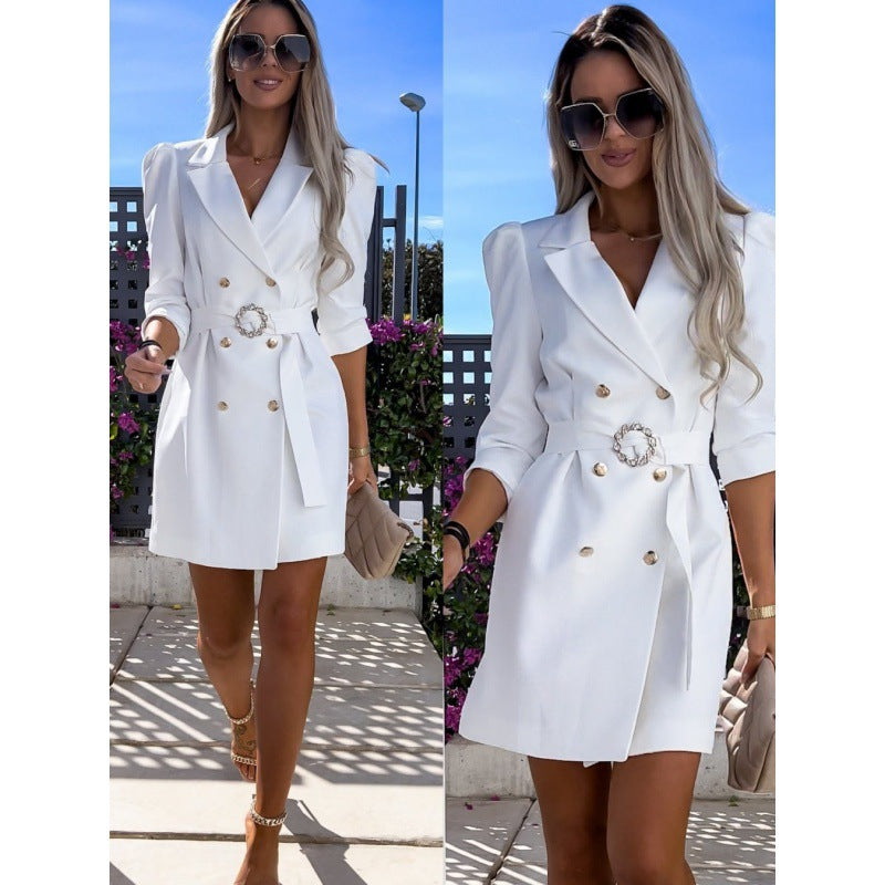 Robe-blazer pour femmes avec une taille élégante et des détails de boutons brillants Chic und Stil