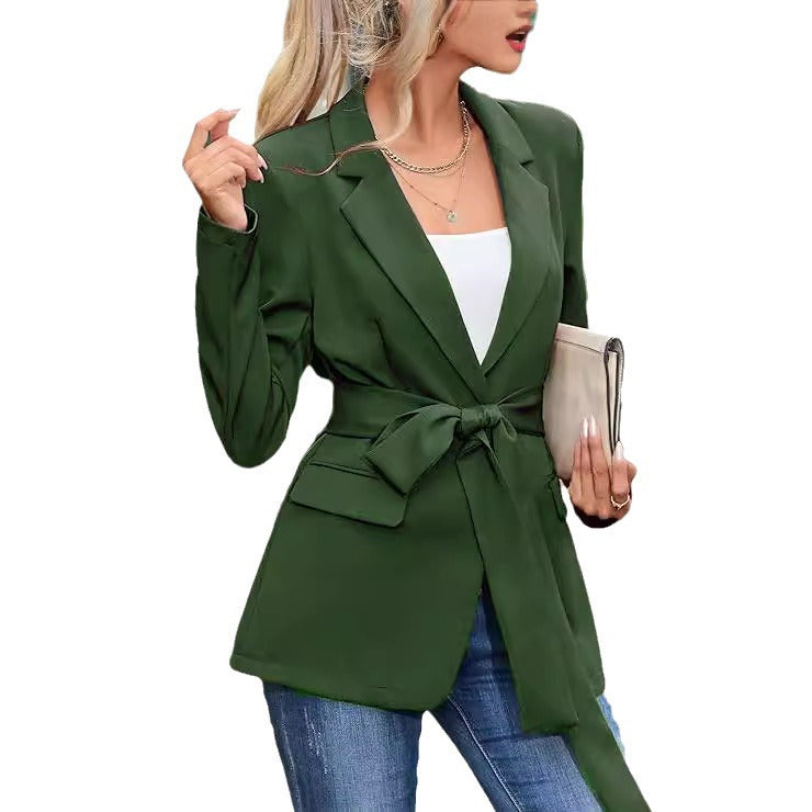Blazer élégant pour femmes avec ceinture à la taille et poches Chic und Stil