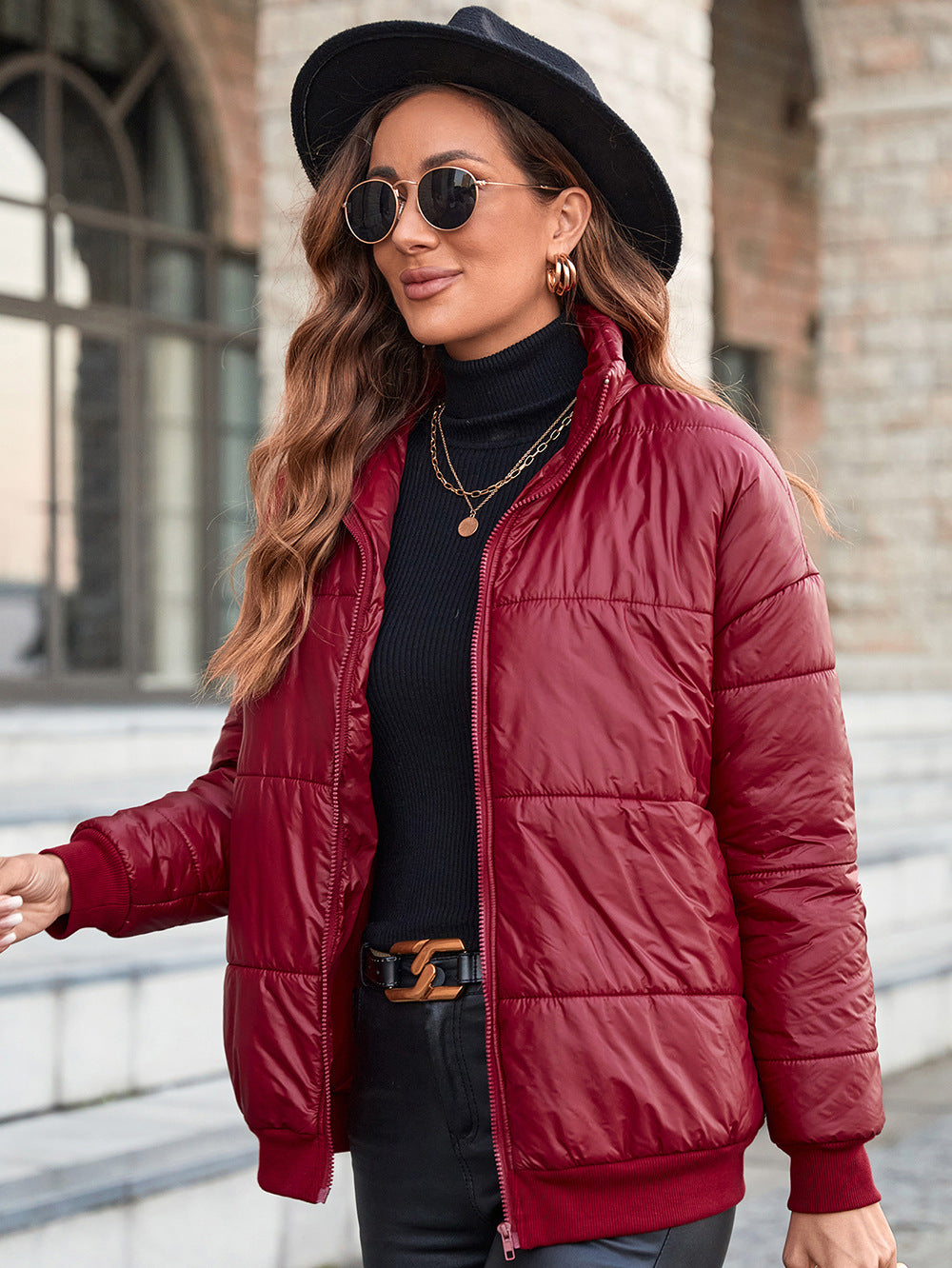 Elegant women's quilted jacket with high collar and modern pockets Chic and Style