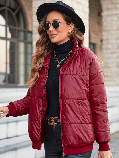 Elegant women's quilted jacket with high collar and modern pockets Chic and Style
