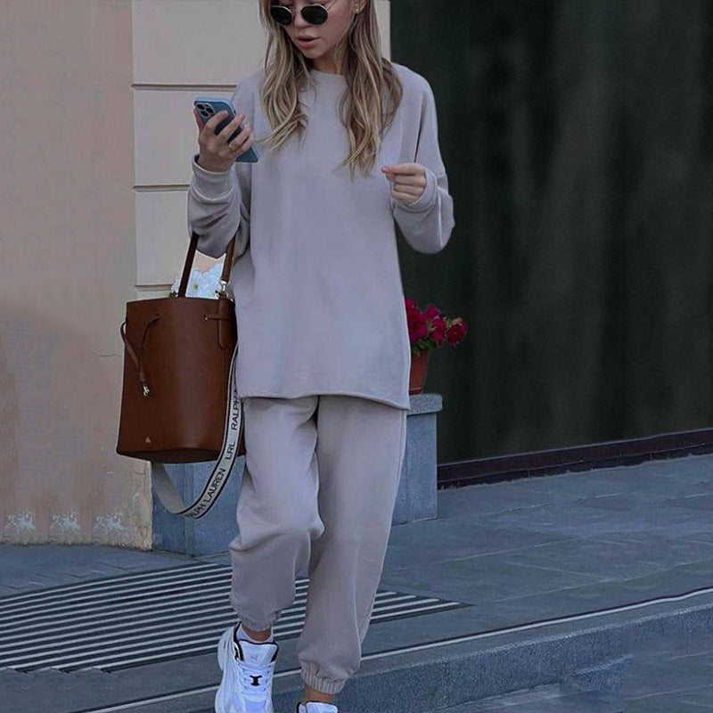 Women Comfortable oversized sweatshirt and chic lounge pants