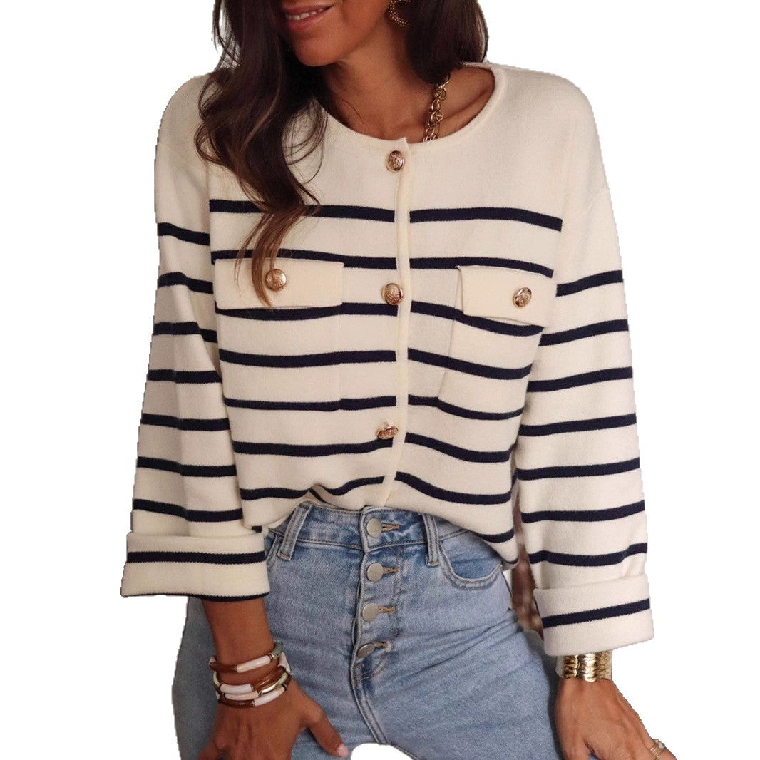 Cardigan confortable pour dames avec motif rayé tendance et détails de boutons élégants Chic und Stil
