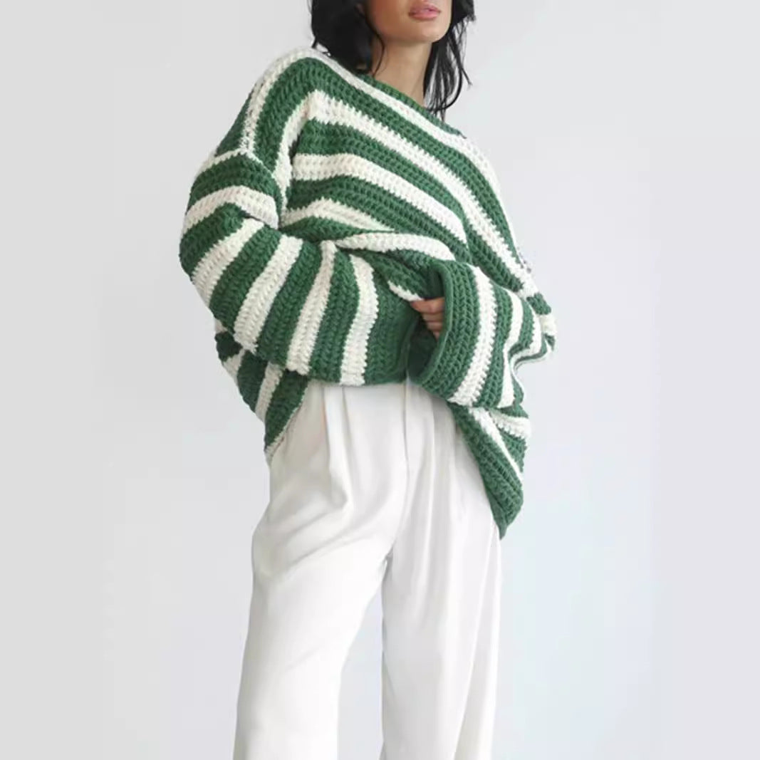 Pull over décontracté en crochet pour femmes avec des rayures modernes.
