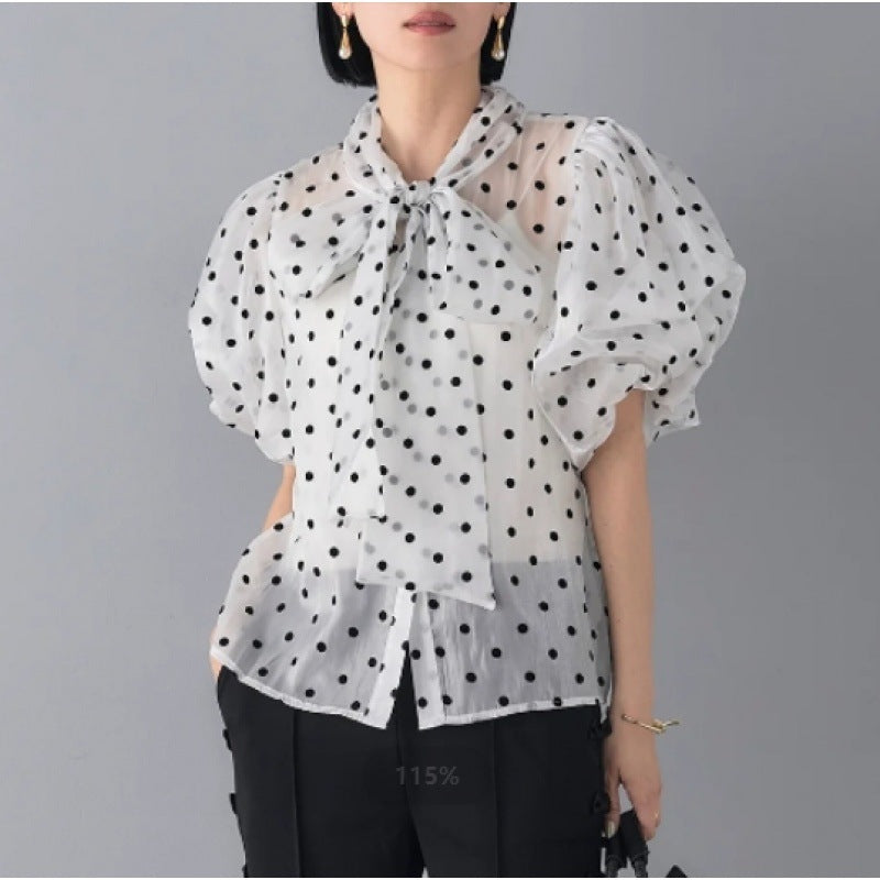 Blouse élégante pour femmes avec des pois et des manches bouffantes Chic und Stil