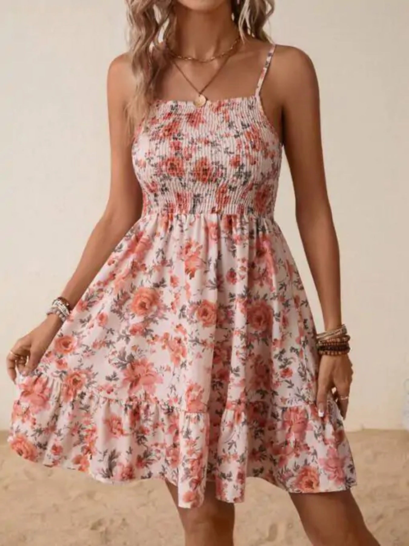 Robe d'été légère pour femmes avec volants et design floral Chic und Stil