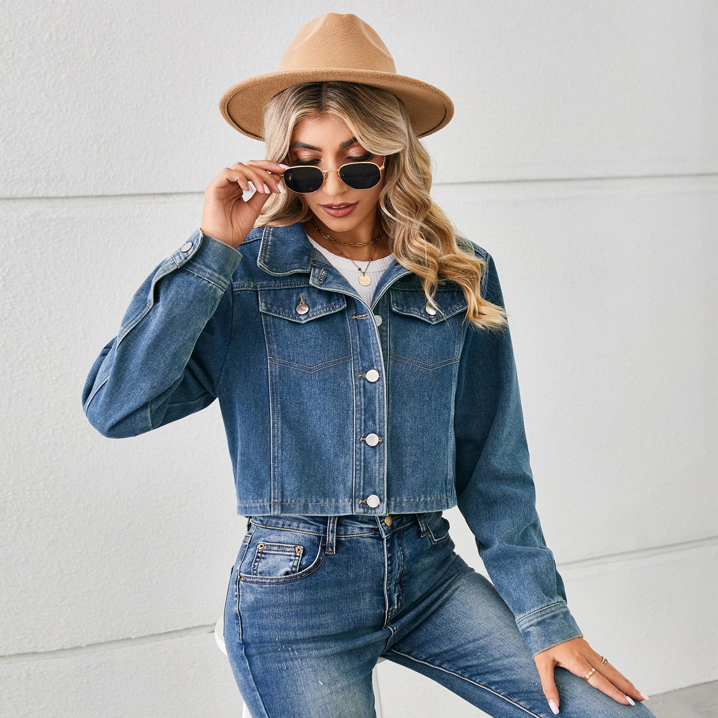 Veste en jean cropped pour femmes avec col classique Chic und Stil