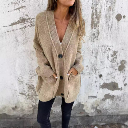Dames Cardigan en tricot doux avec décolleté en V profond et grandes poches Chic und Stil