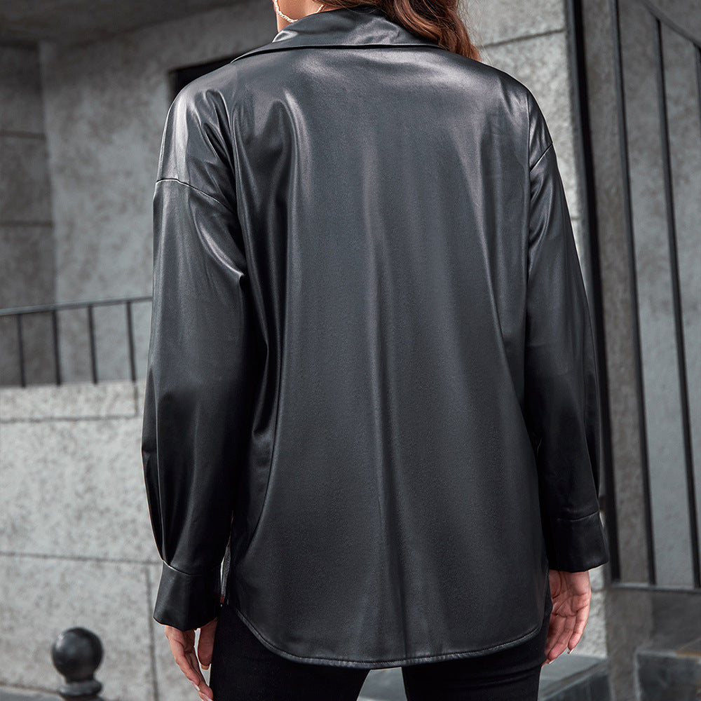 Chemise oversize pour femmes avec des manches en cuir contrasté et un motif à carreaux Chic und Stil