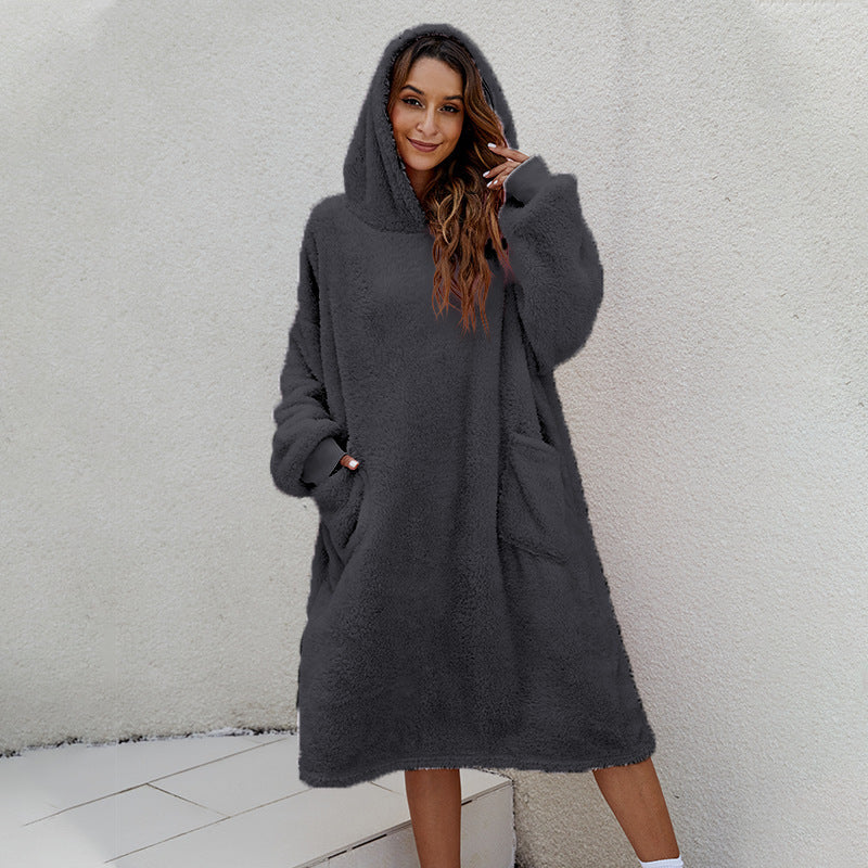 Robe hoodie en fleece confortable pour femmes avec poches pratiques et grande capuche Chic und Stil