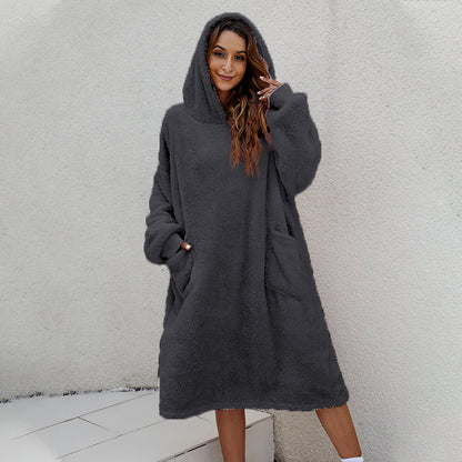 Robe hoodie en fleece confortable pour femmes avec poches pratiques et grande capuche Chic und Stil