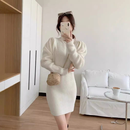 Robe en tricot élégante pour femmes avec silhouette ajustée et manches bouffantes Chic und Stil