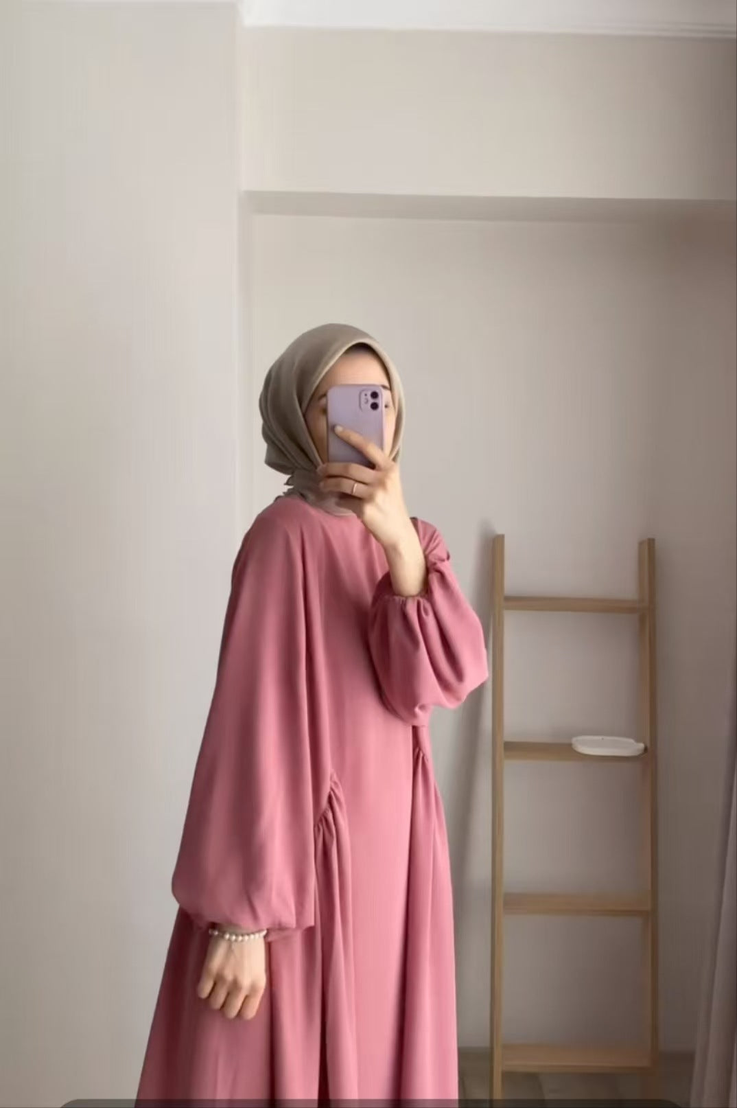 Robe maxi élégante pour dames avec des manches volumineuses et une coupe fluide Chic und Stil