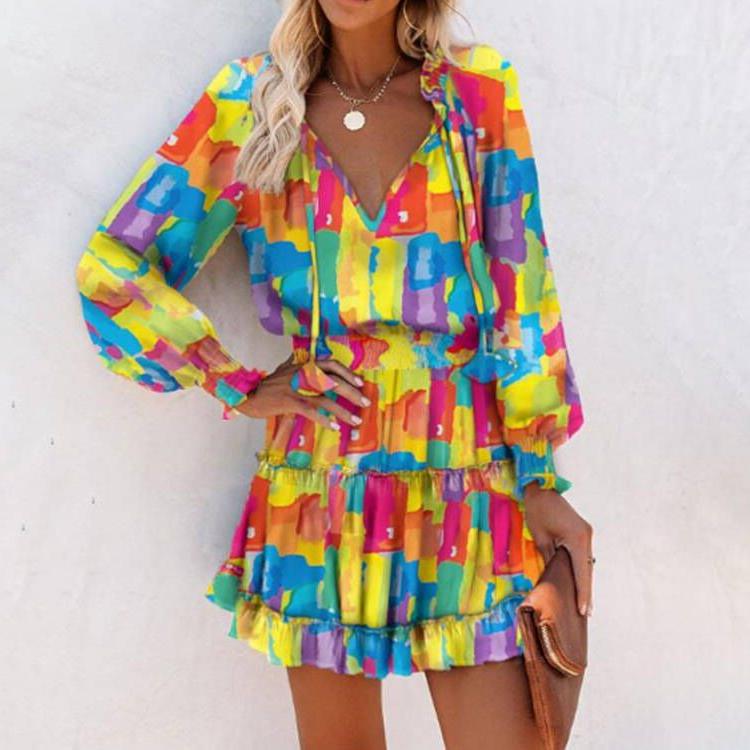 Dames Robe mini ludique avec motif coloré et détails volantés Chic und Stil