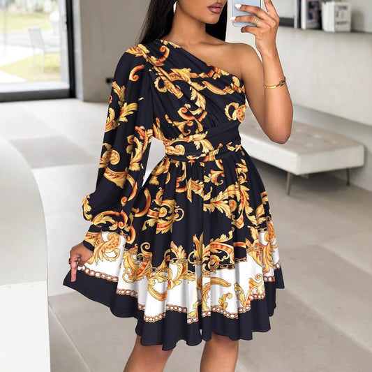 Robe maxi unilatérale pour dames avec un motif floral délicat Chic und Stil