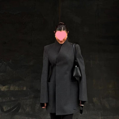 Asymmetrical blazer jacket for women with elegant waist and large pockets Chic und Stil