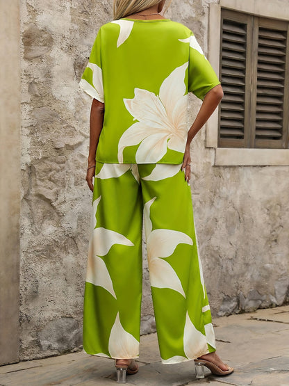 Airy women's set with a fluid cut and floral design Chic and Style