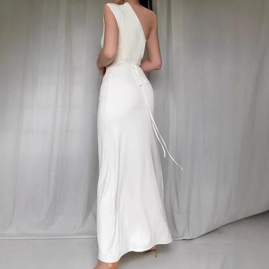 Robe maxi élégante pour femmes avec coupe asymétrique et design sculptant Chic und Stil