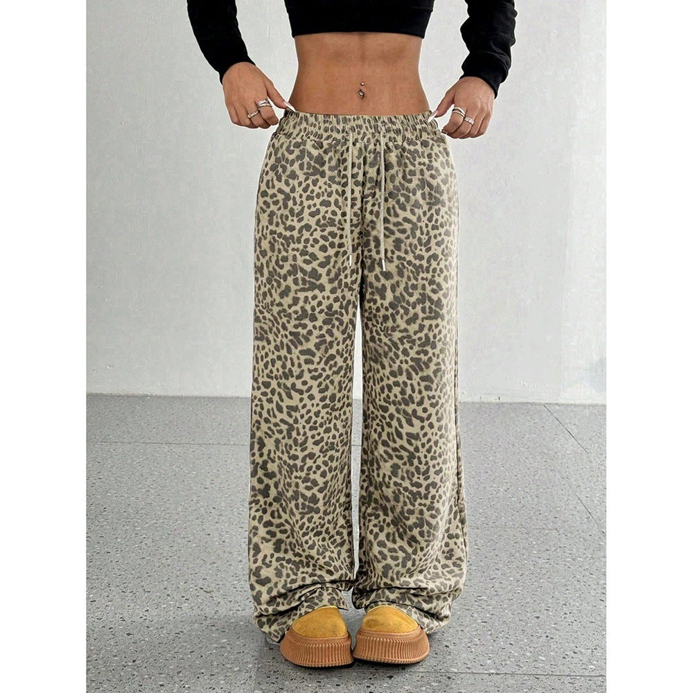 Chic and stylish camouflage design cargo pants for women