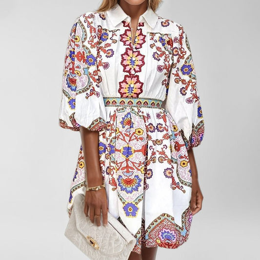 Robe chemise pour femmes avec motif floral et élégante patte de boutonnage Chic und Stil
