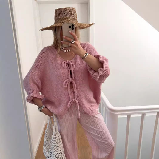 Cardigan décontracté pour femmes avec des détails de lacets ludiques et des manches courtes Chic und Stil