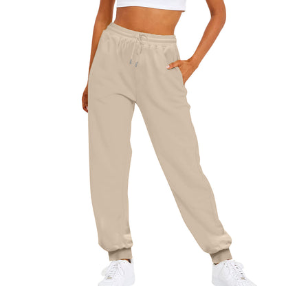 Sporty women's jogging pants with elastic waistband and practical side pockets Chic und Stil