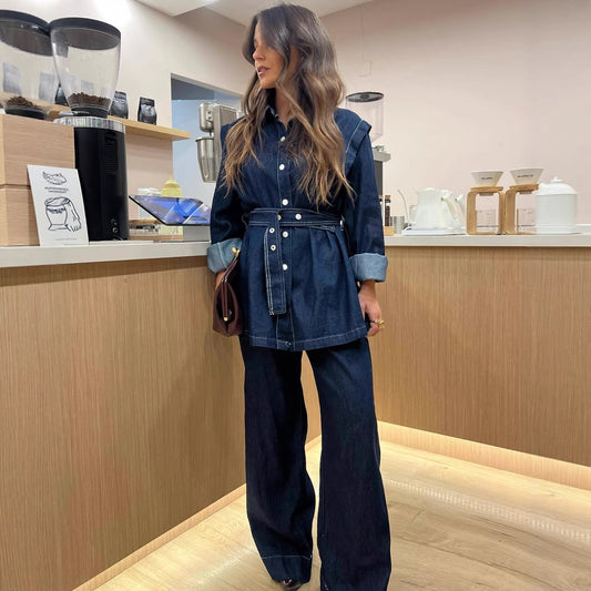 Chemisier en denim pour femmes avec boutons cintrés et coupe tendance Chic und Stil