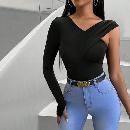 Bodies à manches longues pour femmes avec coupe asymétrique et design élégant en torsion Chic & Stil