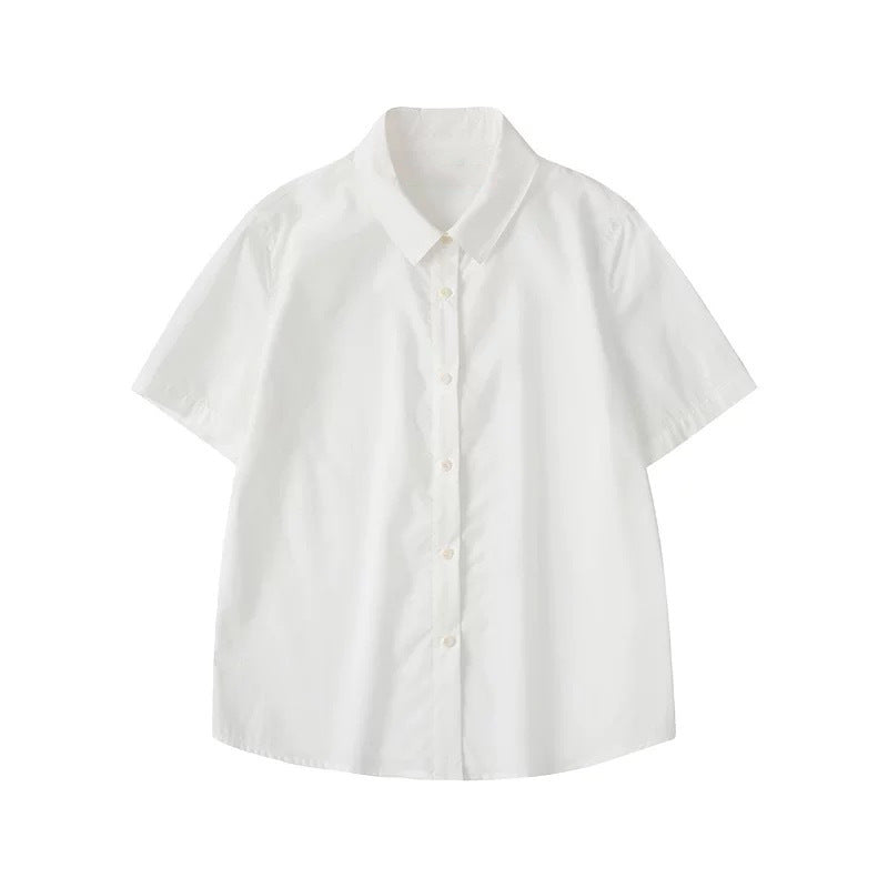 Button-down collar short sleeve fitted shirt set for women and high-waisted shorts Chic und Stil