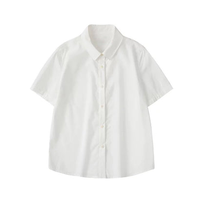 Button-down collar short sleeve fitted shirt set for women and high-waisted shorts Chic und Stil