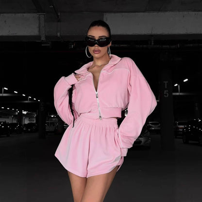 Ensemble de lounge décontracté pour femmes avec haut ample et shorts Chic und Stil
