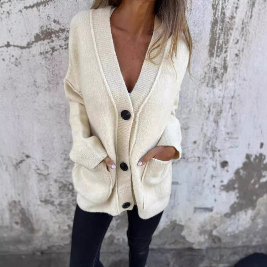 Dames Cardigan en tricot doux avec décolleté en V profond et grandes poches Chic und Stil